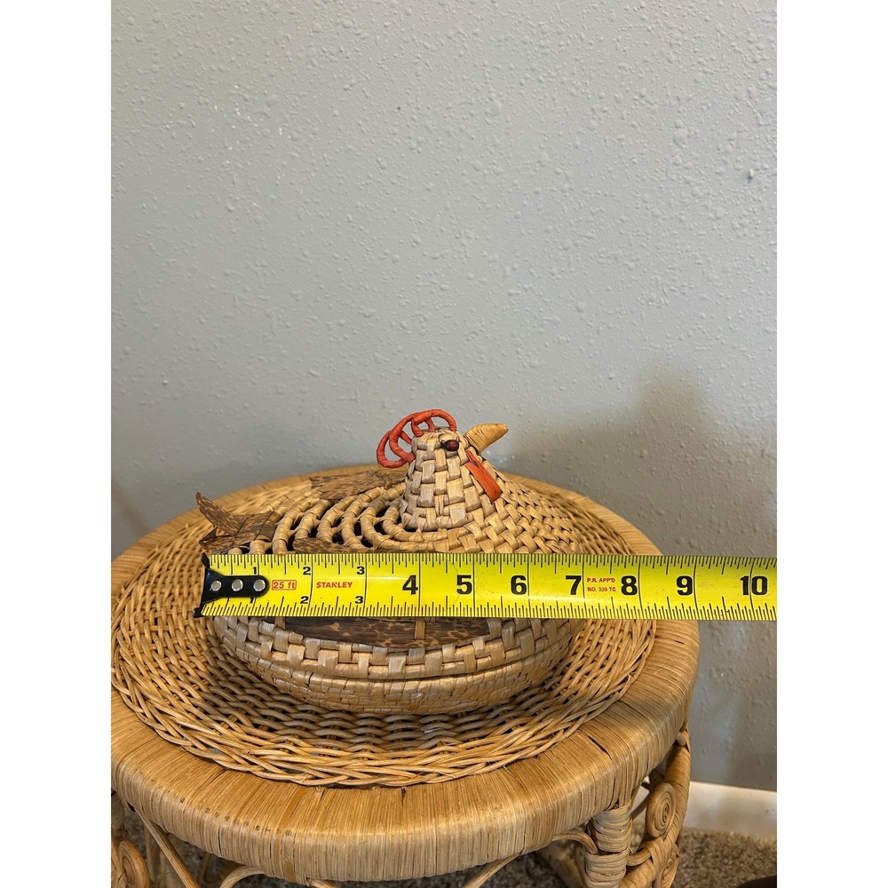 Vintage Chicken Straw Woven Lidded Basket Farmhouse Hen Decor - Picture 9 of 11